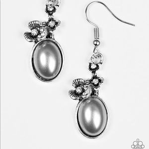 Paparazzi Floral Finery Silver Earrings NWT